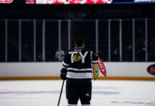 Yolculuklar İçin Takım Elbisesi: Chicago Blackhawks Stilini Benimsemenin Önemi The Importance of Adopting the Chicago Blackhawks Style for Team Travel Outfits